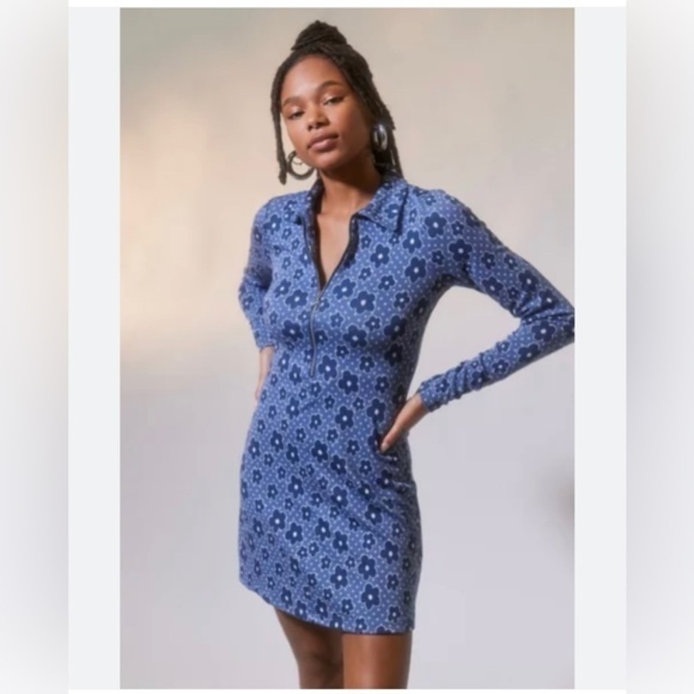 UO HARLEY PRINTED LONG SLEEVE MINI DRESS IN BLUE SIZE SMALL